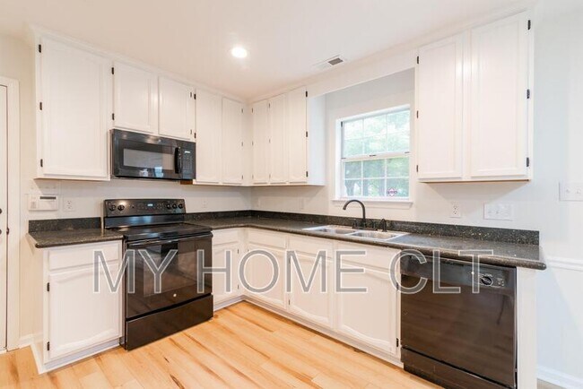 Building Photo - 8413 Woodford Bridge Dr