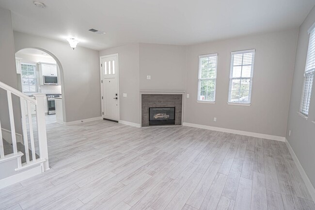 Building Photo - Woodland 3 Bedroom Home for Rent in Valencia!