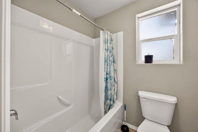 Building Photo - MOVE IN SPECIAL - $500 OFF 1st Month's REN...