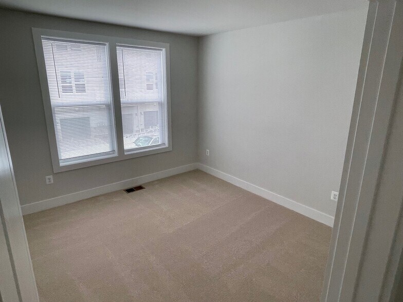 Bedroom #2 with 2 large windows to let in the light - 1117 N Lombardy St