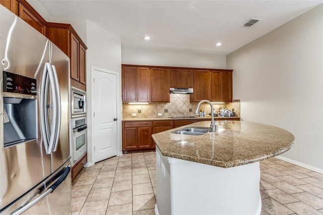 Building Photo - 14625 Riverside Dr