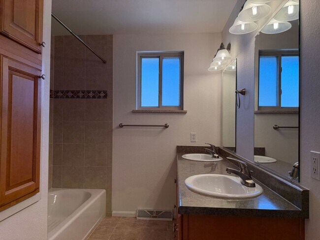 Building Photo - Open and Bright 3BD Home in Desirable Boulder Neighborhood