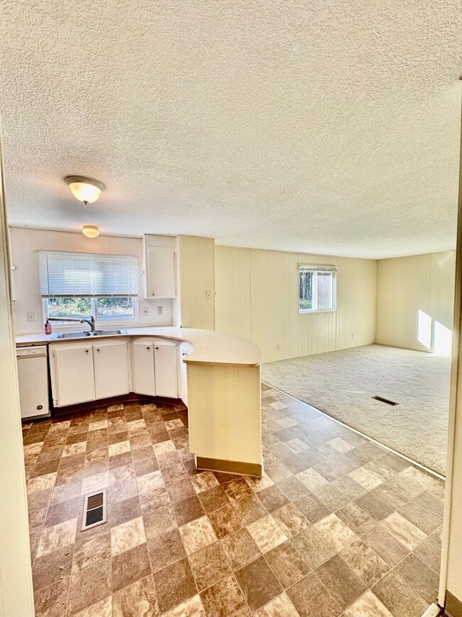 Building Photo - Large Yard 3bd 2ba Home in Long Beach!