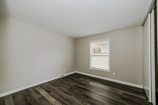 Building Photo - 735 Edgegreen Dr