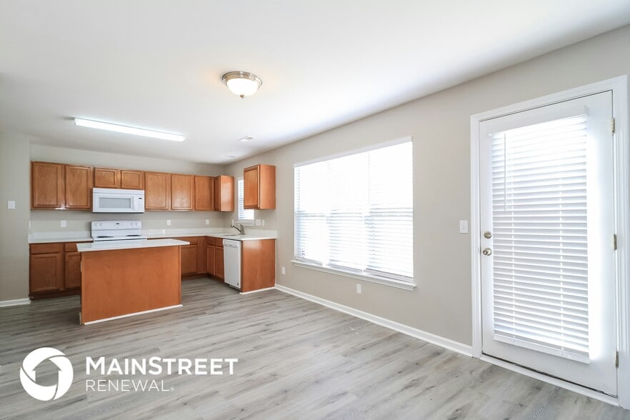 Building Photo - 977 Peachtree Meadows Cir