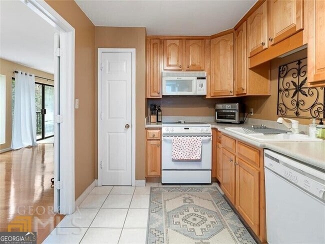 Building Photo - 4313 Pine Heights Dr NE