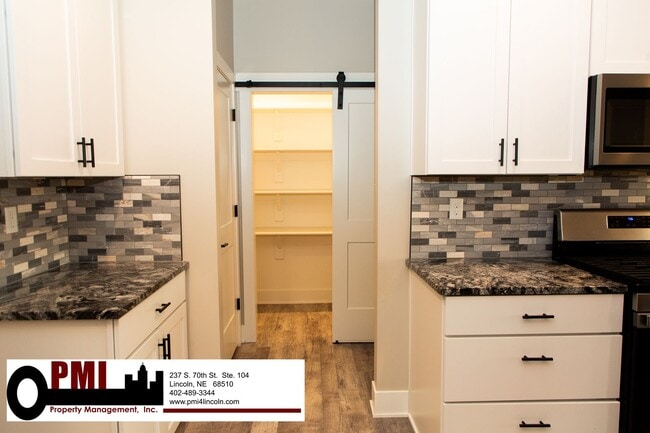 Building Photo - 5 Bedroom and 3 Bathroom House