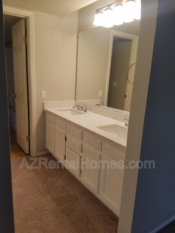 Building Photo - 609 E Mesquite Cir