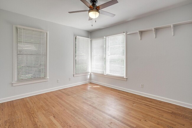 Building Photo - Fresh on the Market-  2 Bed, 1 Bath home i...