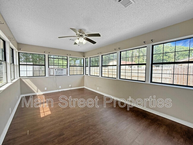 Building Photo - 7524 Sandy Creek Dr