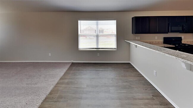 Building Photo - 9920 Rattlesnake Ln