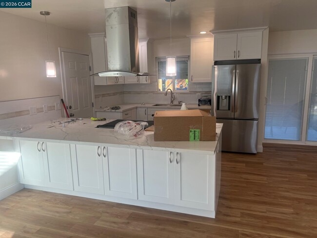 Building Photo - 215 Madison Ave