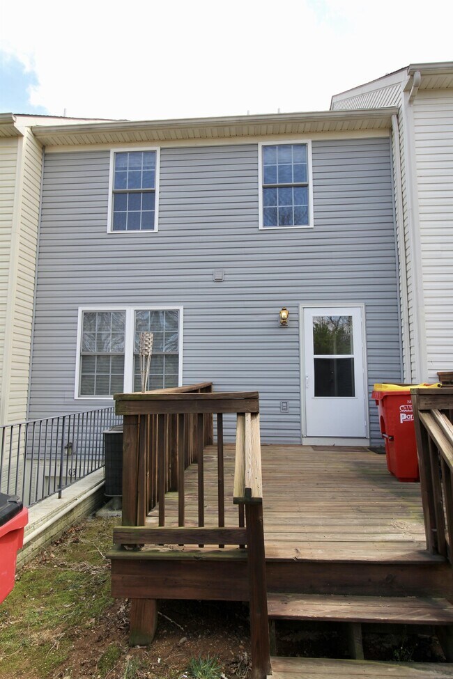 Building Photo - 103 Mabel Ln