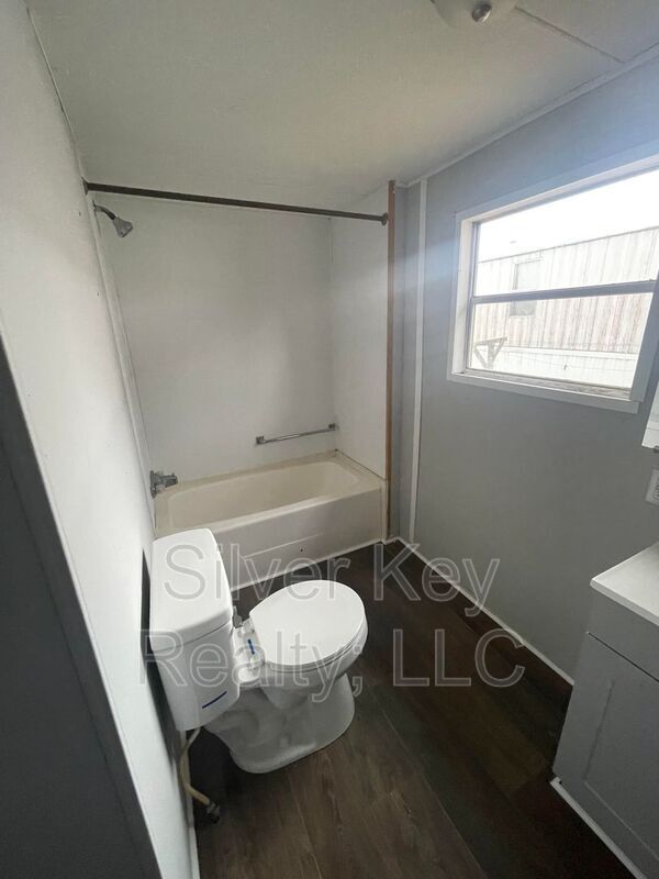 Building Photo - 1019 S Jackson St