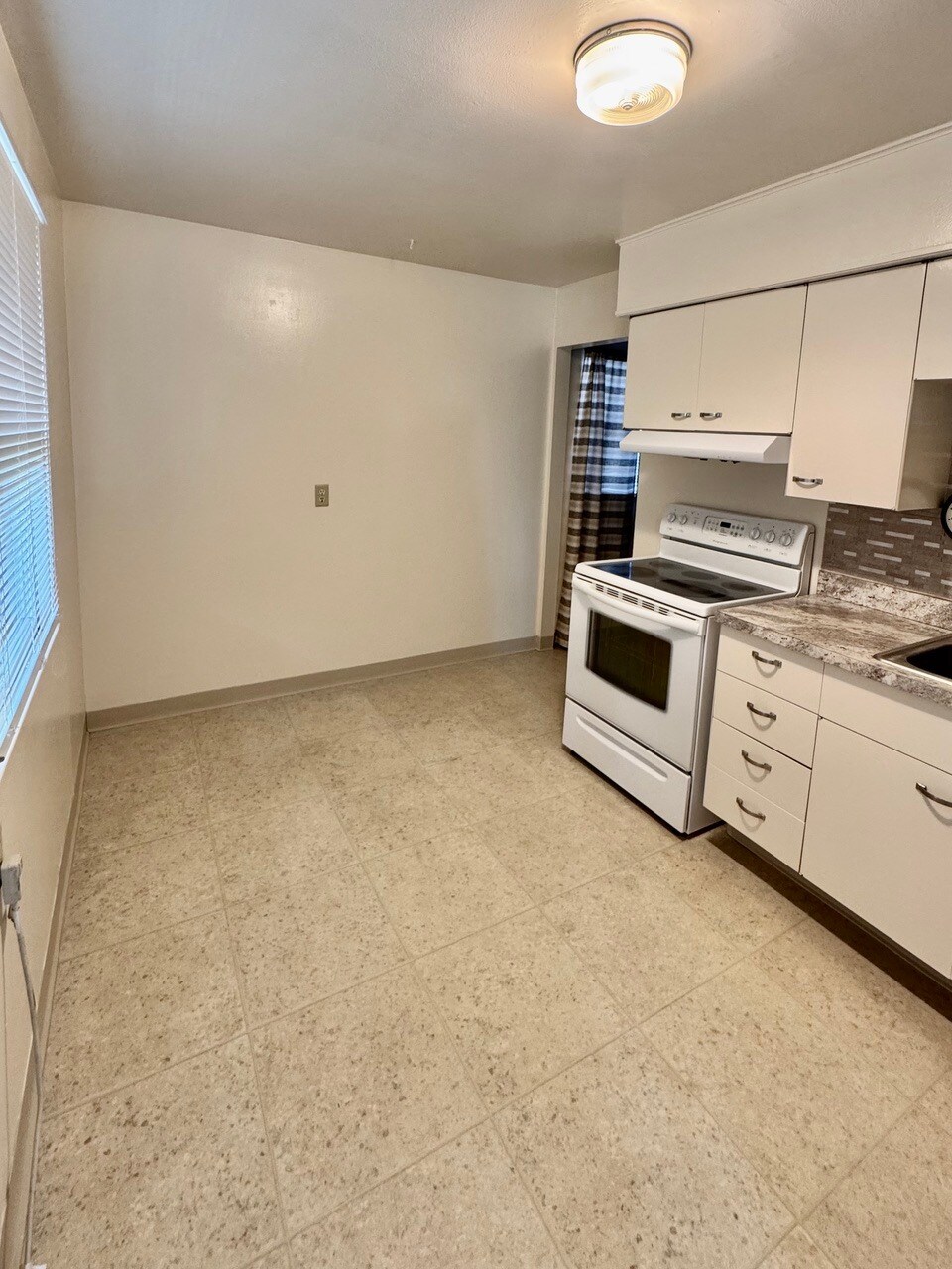 Building Photo - 728 Saint Charles St