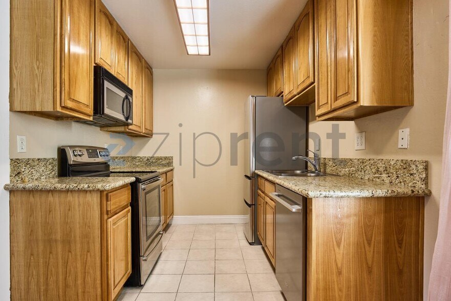 Building Photo - 1010 W MacArthur Blvd