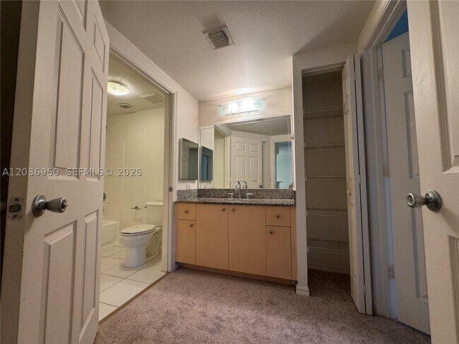 Building Photo - 2492 Centergate Dr