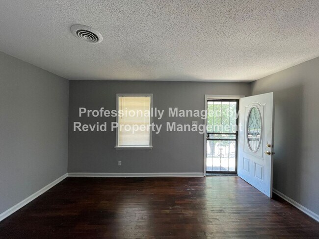 Building Photo - Charming Home for Rent in Memphis!!