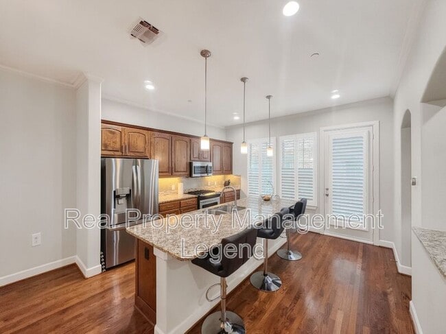 Building Photo - 15850 Quorum Dr