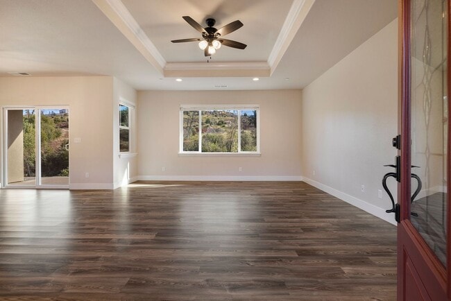 Building Photo - Discover your dream rental just minutes off the Skyway in beautiful Paradise