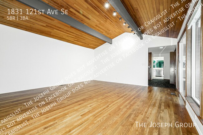 Building Photo - 1831 121st Ave SE