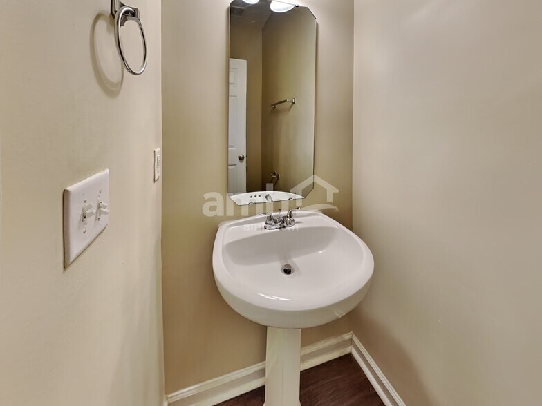 Building Photo - 5716 Running Fox Ln