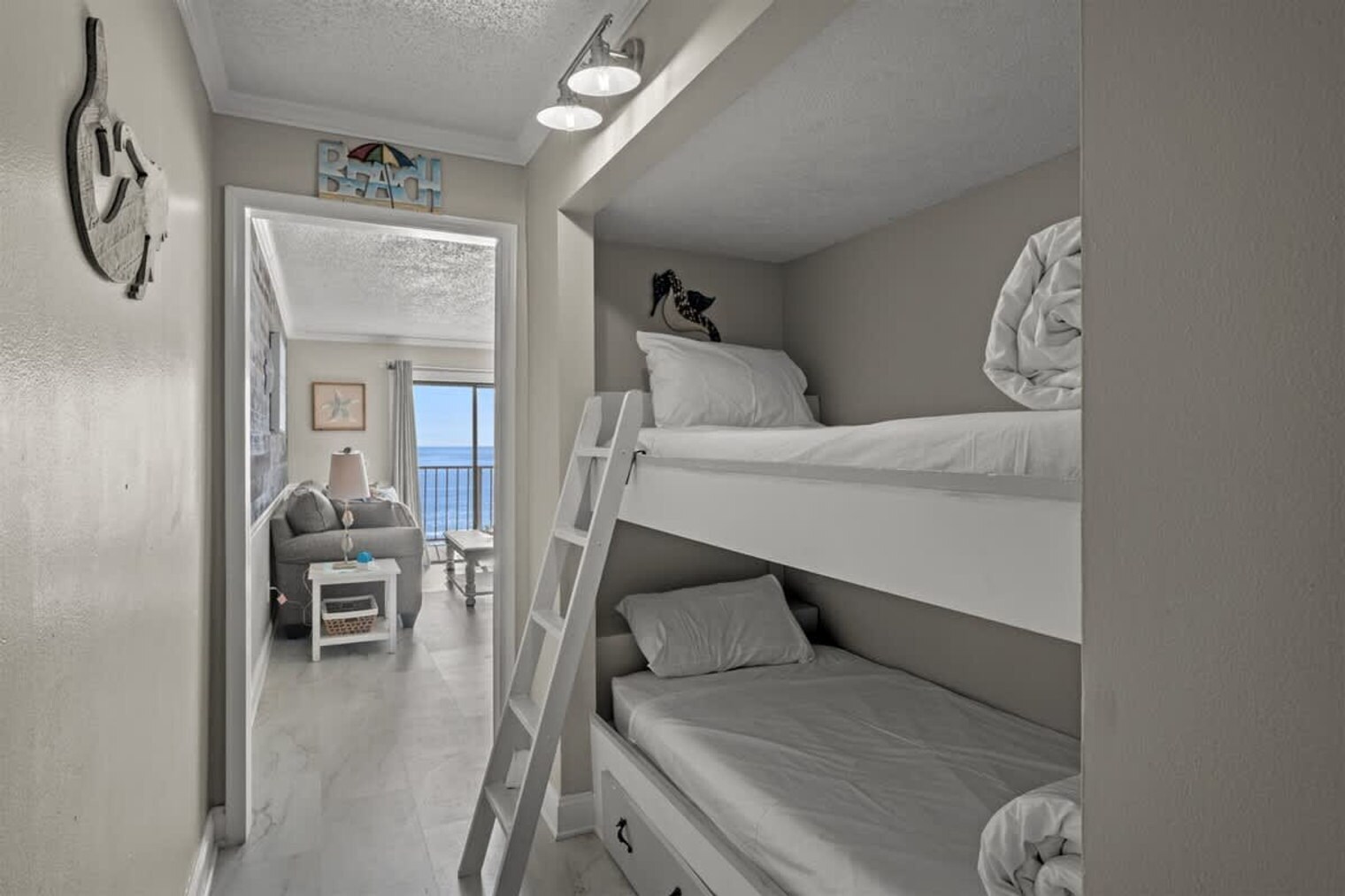 Building Photo - 8743 Thomas Dr