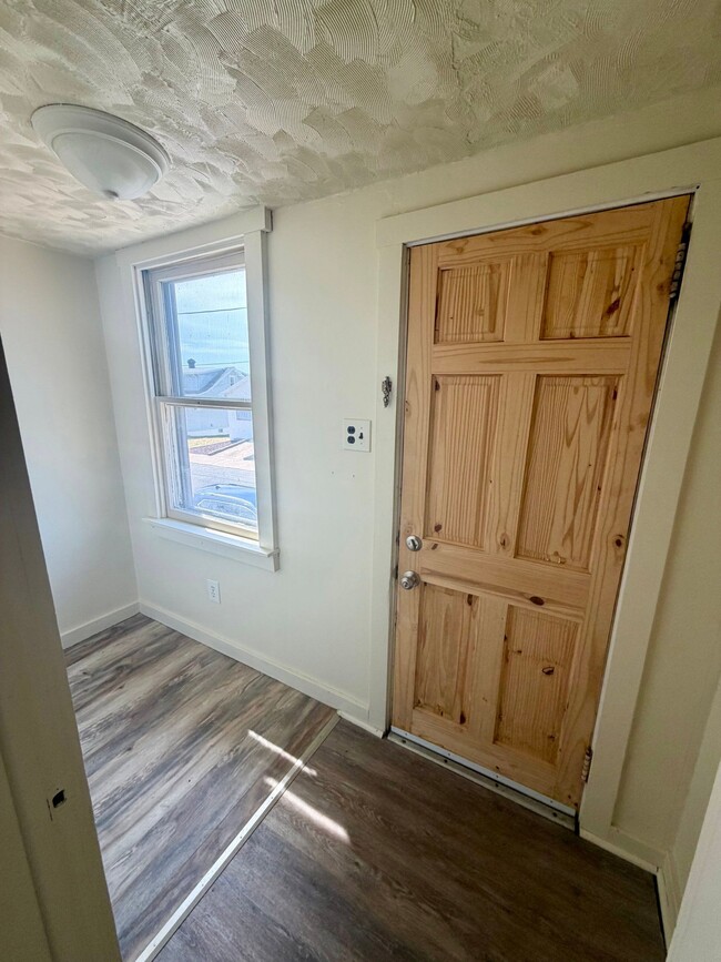 Building Photo - 500 Windsor St