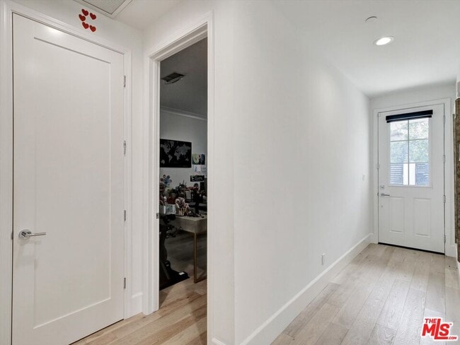 Building Photo - 10593 Kinnard Ave