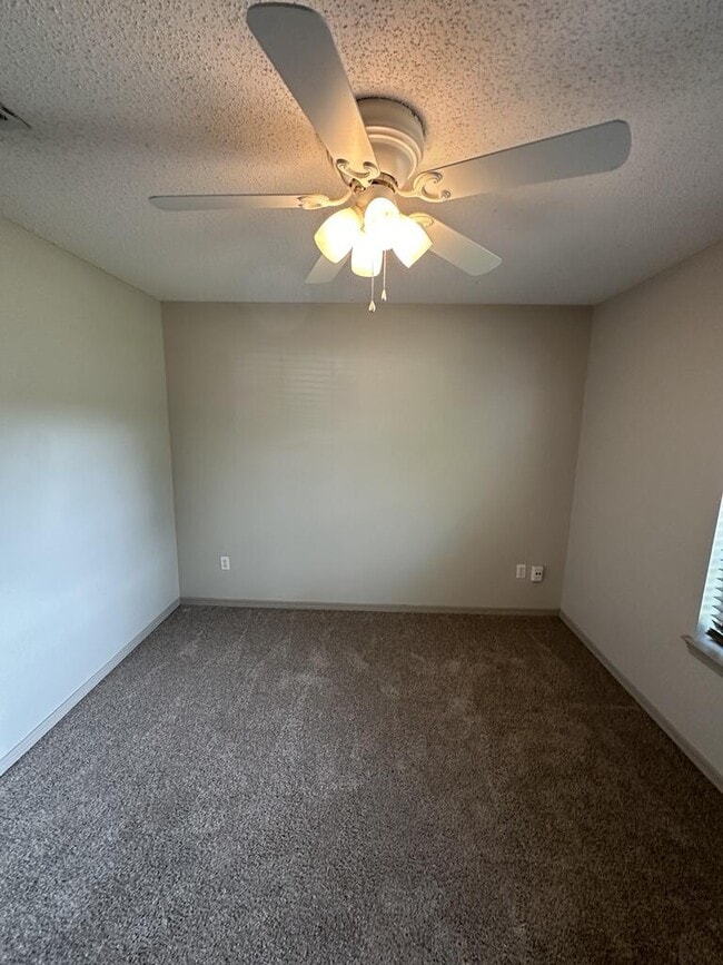 Building Photo - 2567 Weeping Willow Ln