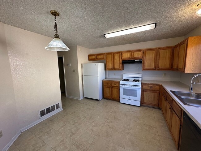 Building Photo - COMING SOON !