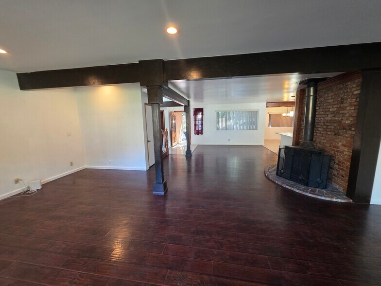 Building Photo - 23247 Raymond St