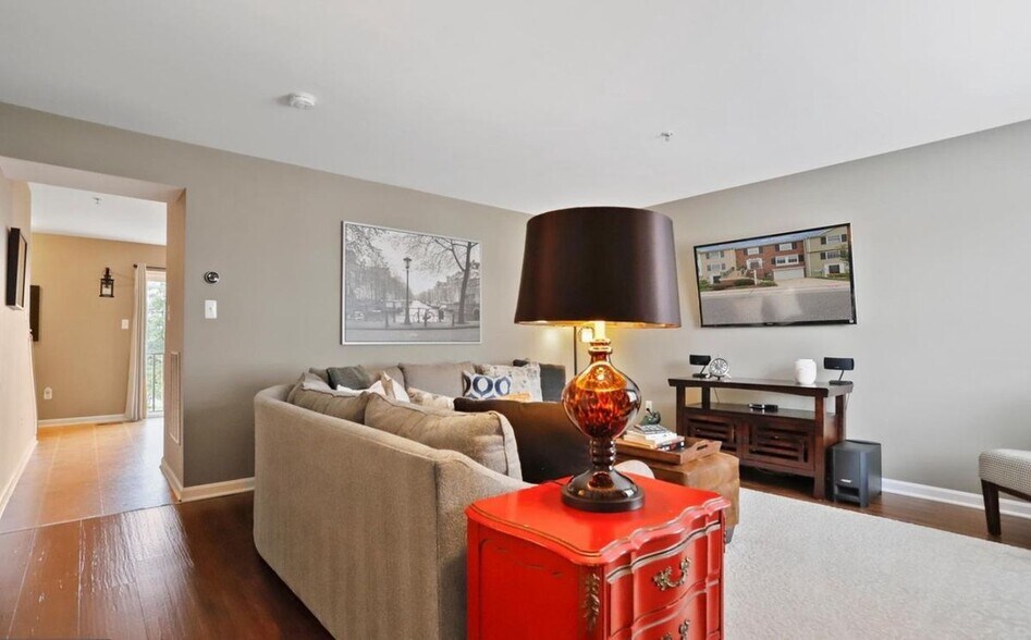 Building Photo - 1121 Frontline Dr