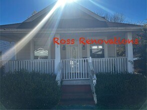 Building Photo - Close to Schools and Shopping