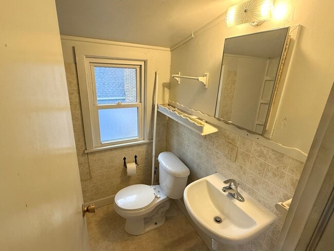 Building Photo - 511 10th Ave SE