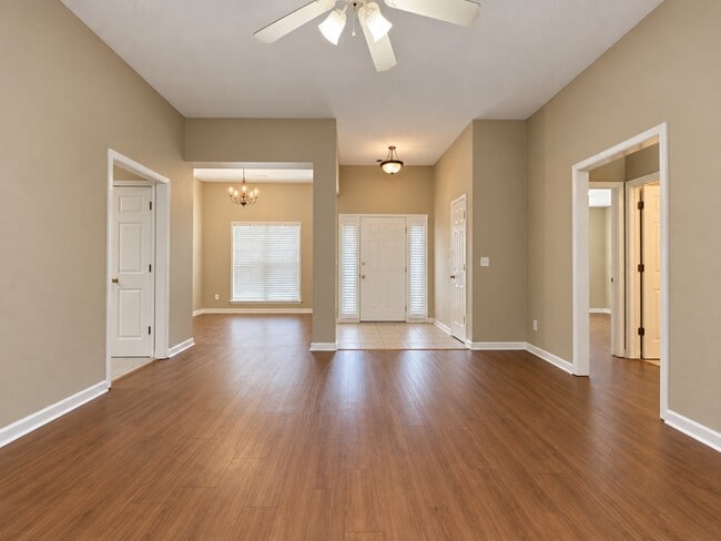 Building Photo - 6107 Blackstone Dr