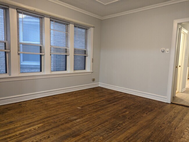 Building Photo - 5650 N Spaulding Ave