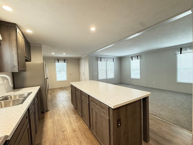 Building Photo - 29909 Flushing Dr