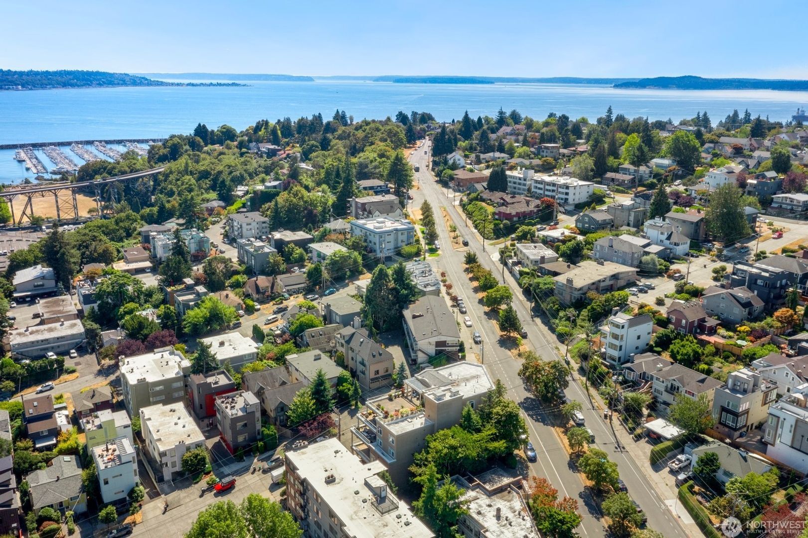 Building Photo - Luxury spacious unit with partial downtown view in Magnolia