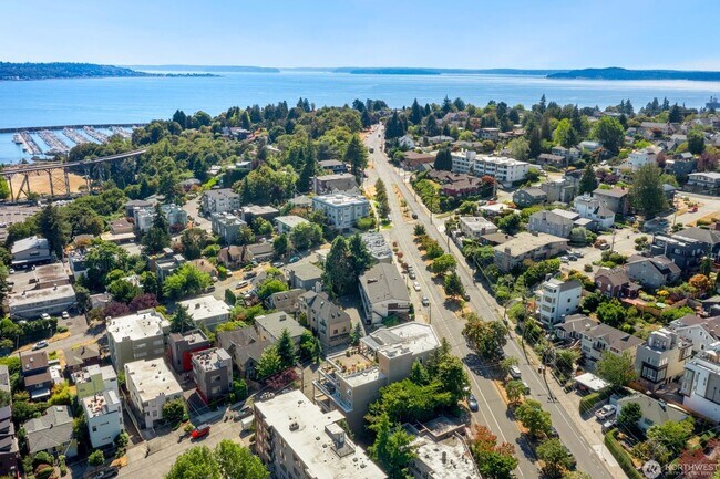 Building Photo - Luxury spacious unit with partial downtown view in Magnolia
