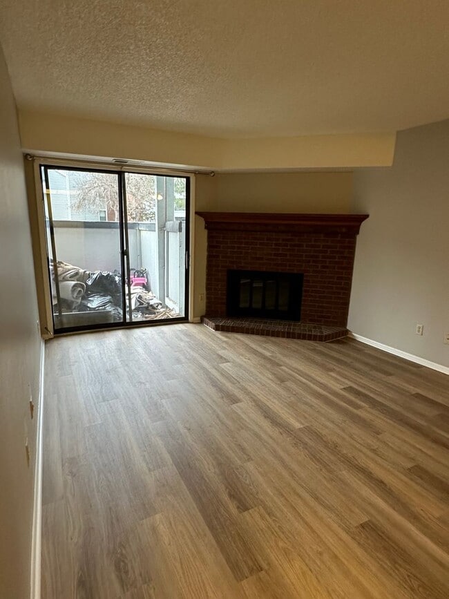 Building Photo - Spacious 1 bed/one bath in Aurora