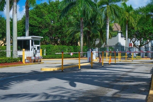 Building Photo - 3085 SE 17th Ave