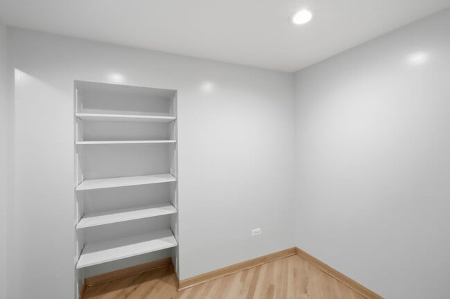 Building Photo - 5203 S Woodlawn Ave