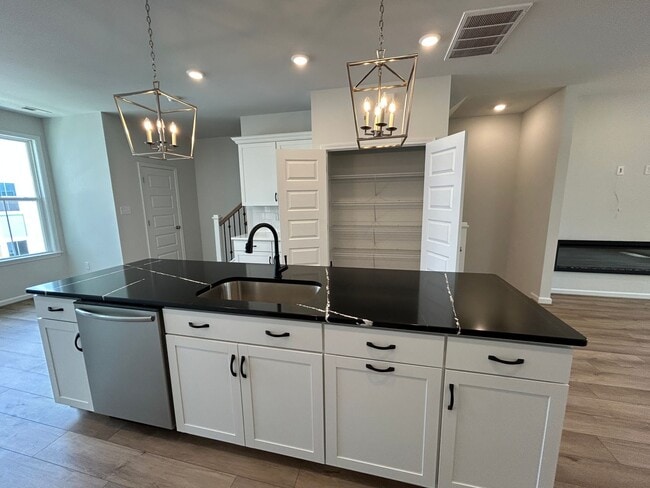 Building Photo - Luxury End-Unit Townhome with 2-Car Garage, Deck & Bonus Room – Available June 5!