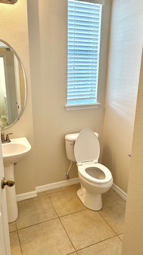 Building Photo - 3 bedroom, 2.5 bath, 2 car garage in a Qui...