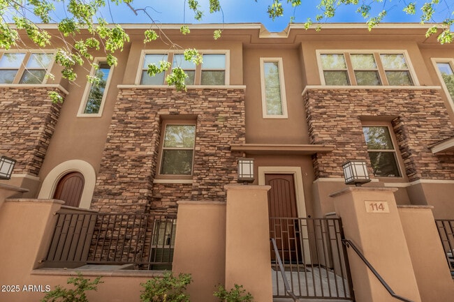 Primary Photo - 5550 N 16th St