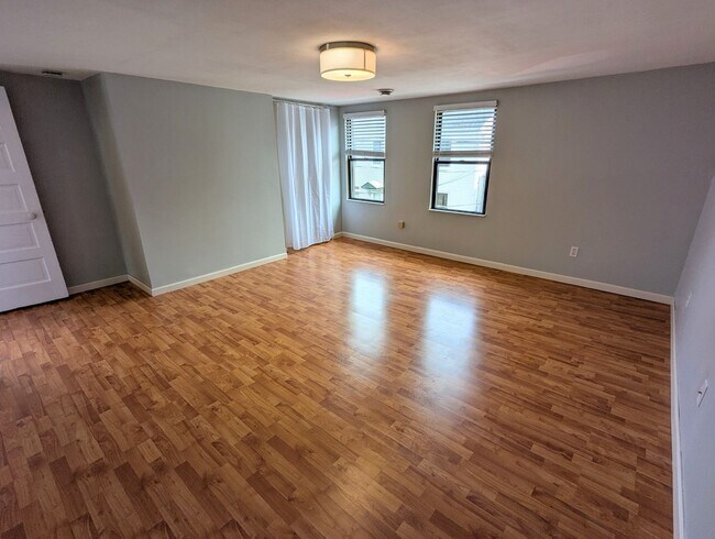 Building Photo - 2 Bedroom 1 Bathroom Single Family Home (S...