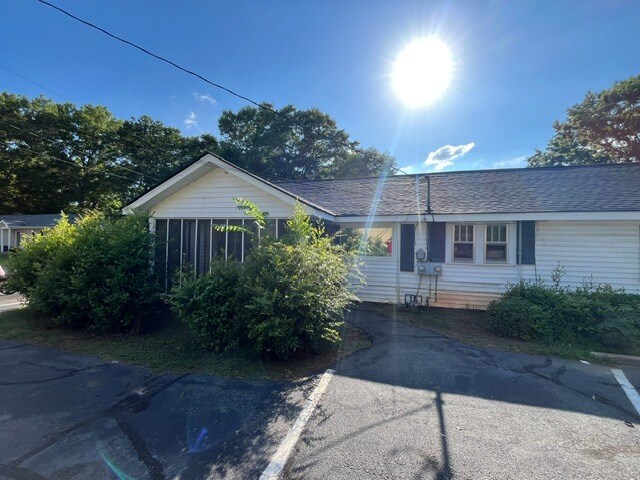Building Photo - 702 Elberta St