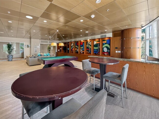 Building Photo - 2681 N Flamingo Rd