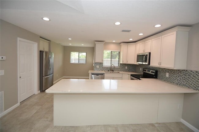 Building Photo - 17 Evansville Ln